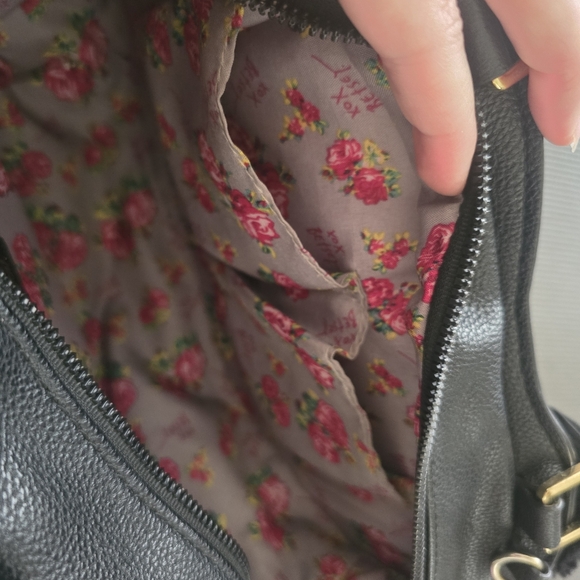 Betsey Johnson Reclining Panda Purse with Removable Shoulder Strap - Picture 6 of 8